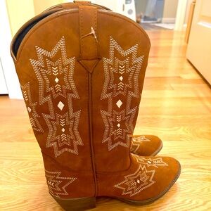 Dingo Cowboy Boots with embroidery